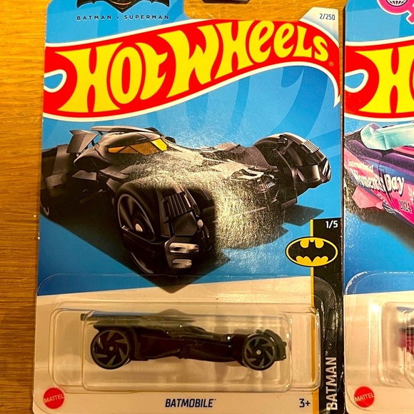 NWT Hot Wheels Batman Batmobile – Black Diecast Toy Car – Collector’s Item NIB - Picture 3 of 8